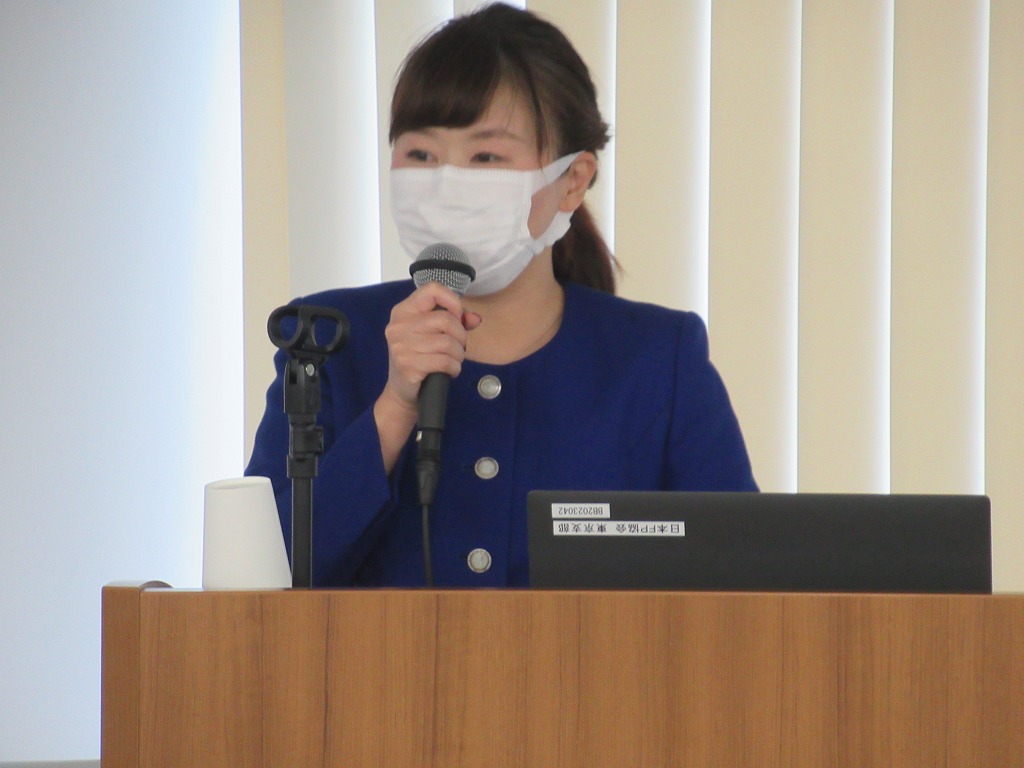 風呂内　亜矢 氏